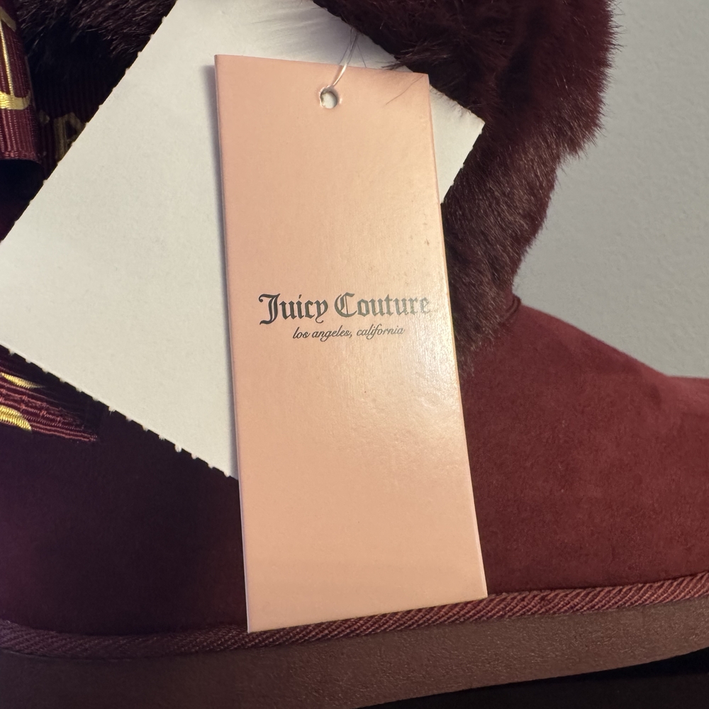 Juicy Couture King Cozy Faux Fur Boots Burgundy Size 7 – NWT Bow-Back Plush - Picture 4 of 4